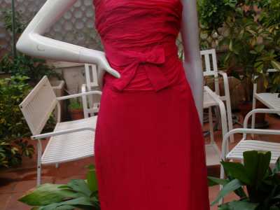 Il "Nuvola", l'esemplare pi� raffinato. � un vestito da cerimonia contraddistinto dal busto in crepe Georgette, un tipo di seta realizzato in modo da apparire increspato